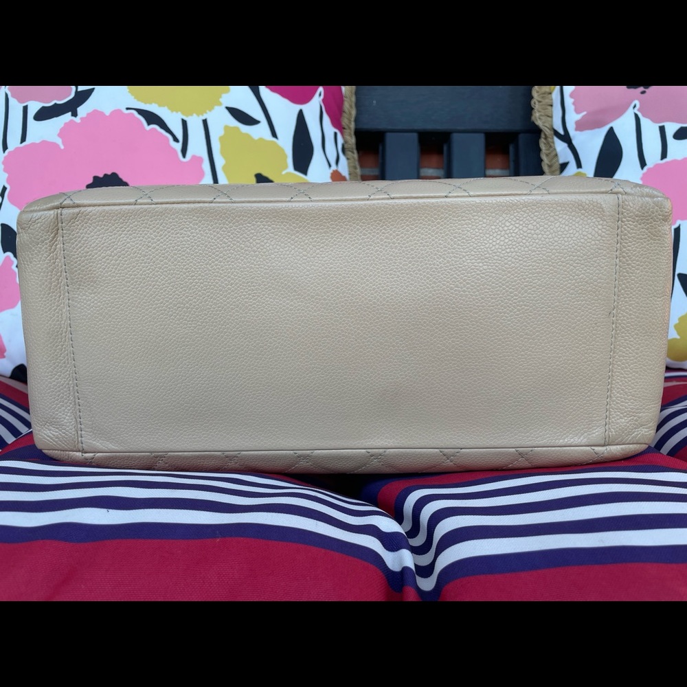 Chanel Large GST beige (authentic) - Picture 6 of 12